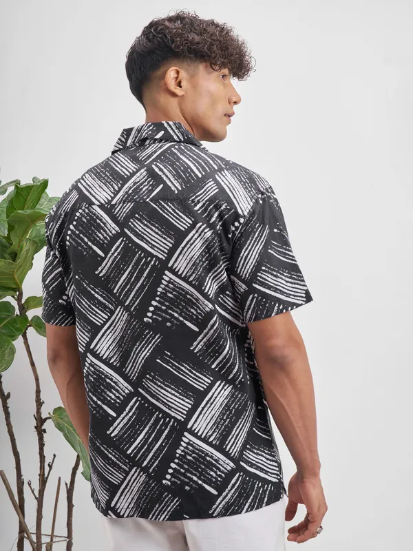 Highlander Men Black Printed Relaxed Fit Casual Shirt