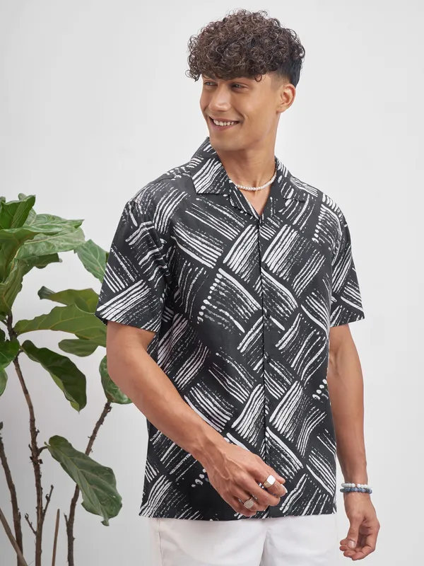 Highlander Men Black Printed Relaxed Fit Casual Shirt
