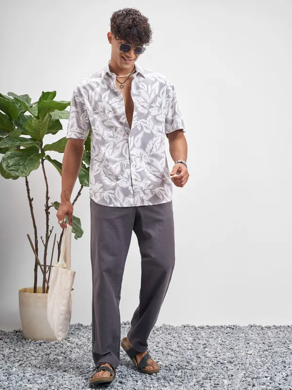 Highlander Men Grey Printed Relaxed Fit Casual Shirt