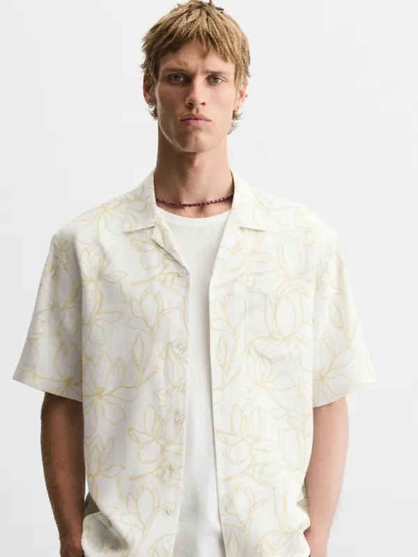 Highlander Men White Printed Relaxed Fit Casual Shirt