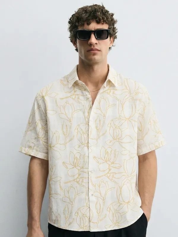 Highlander Men White Printed Relaxed Fit Casual Shirt