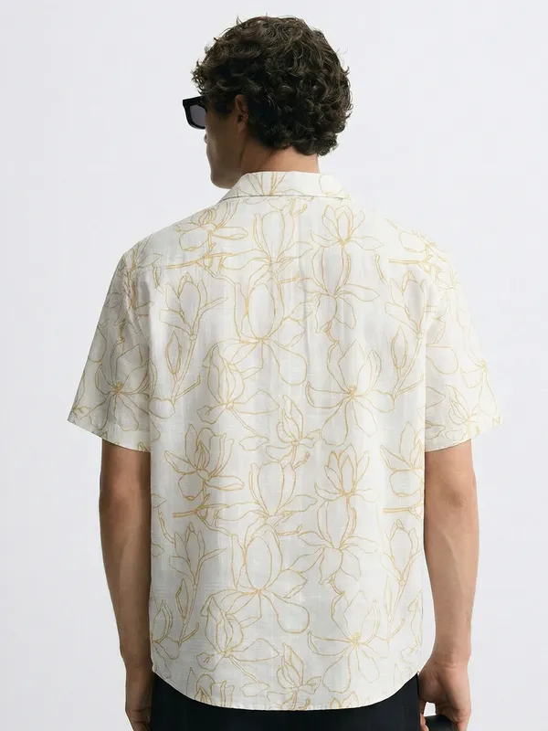 Highlander Men White Printed Relaxed Fit Casual Shirt