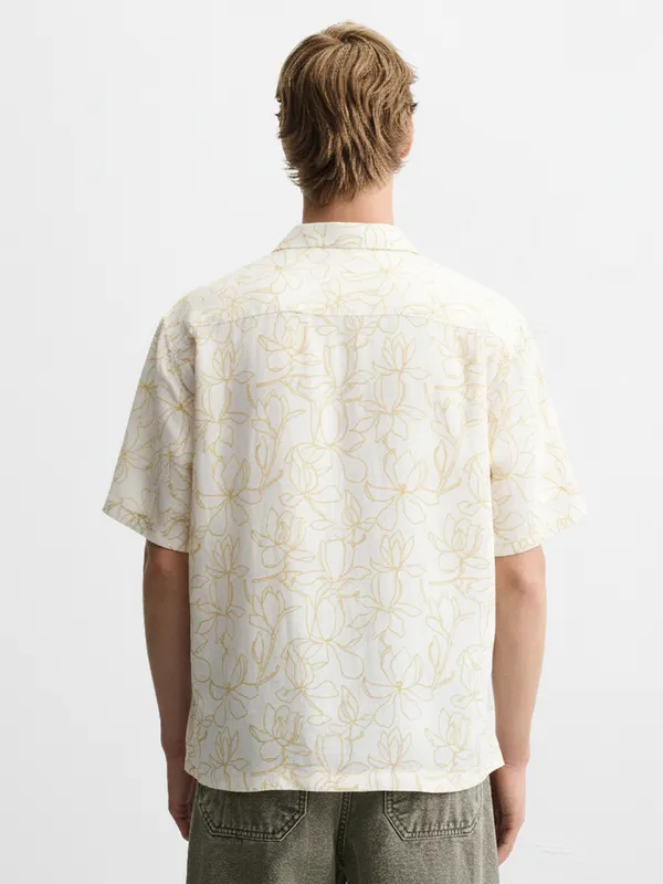 Highlander Men White Printed Relaxed Fit Casual Shirt