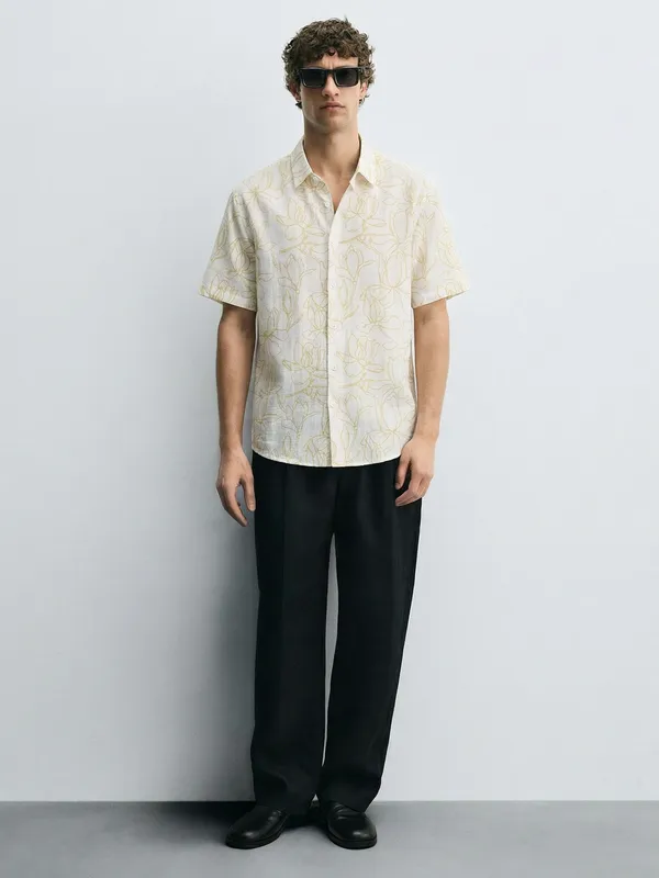 Highlander Men White Printed Relaxed Fit Casual Shirt