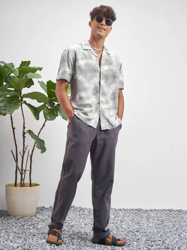 Highlander Men Grey Printed Relaxed Fit Casual Shirt