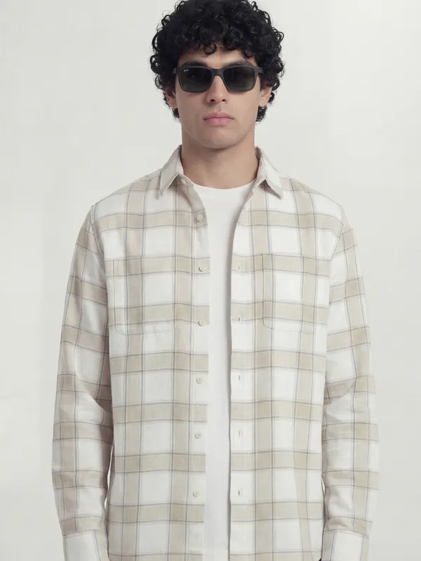 Highlander Men Off White Checked Relaxed Fit Casual Shirt