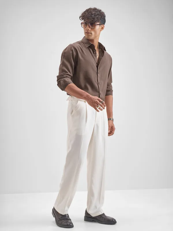 Highlander Men Brown Solid Slim Fit Casual Shirt