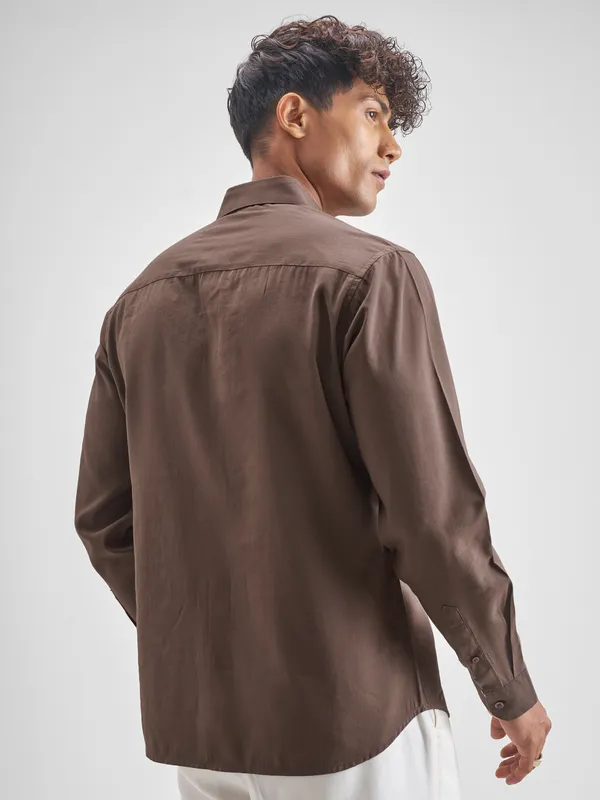 Highlander Men Brown Solid Slim Fit Casual Shirt