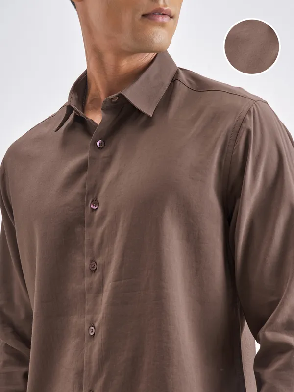 Highlander Men Brown Solid Slim Fit Casual Shirt