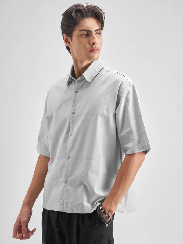 Highlander Men Grey Solid Boxy Fit Casual shirt