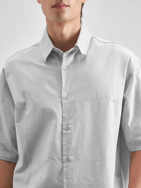 Highlander Men Grey Solid Boxy Fit Casual shirt