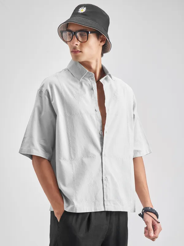 Highlander Men Grey Solid Boxy Fit Casual shirt