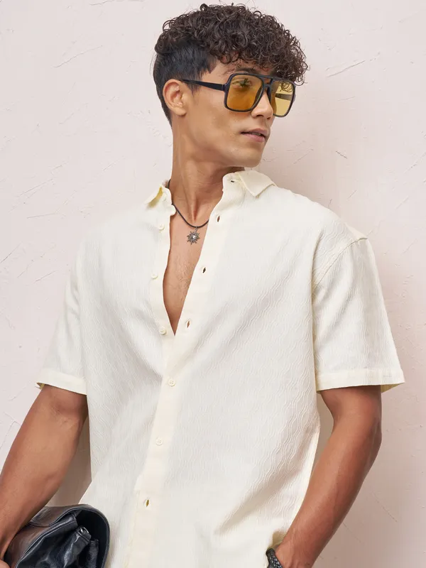 Highlander Men Cream Self Design Relaxed Fit Casual Shirt