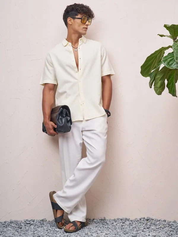 Highlander Men Cream Self Design Relaxed Fit Casual Shirt