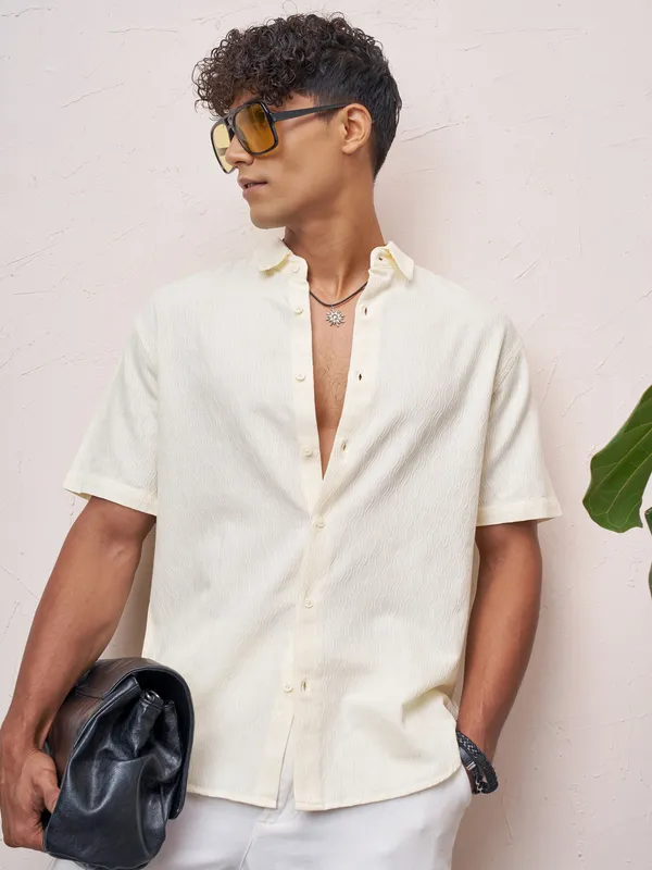 Highlander Men Cream Self Design Relaxed Fit Casual Shirt