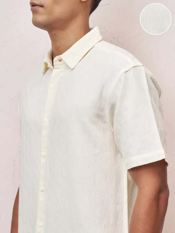 Highlander Men Cream Self Design Relaxed Fit Casual Shirt
