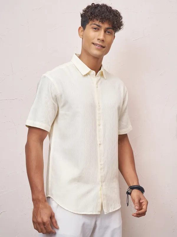 Highlander Men Cream Self Design Relaxed Fit Casual Shirt