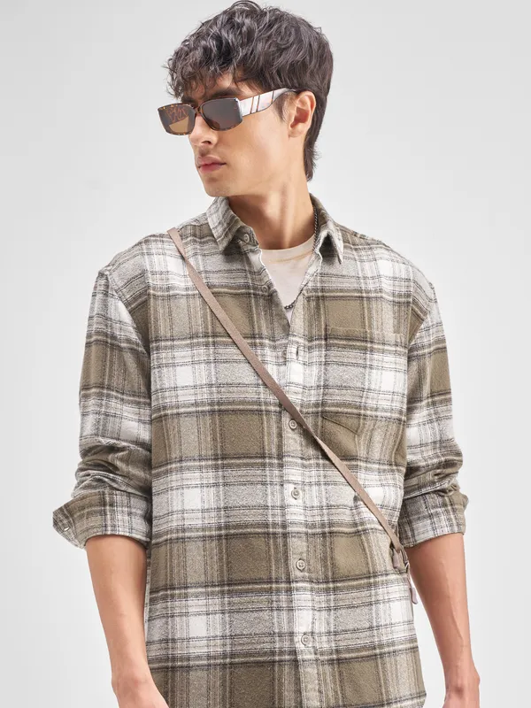 Highlander Men Beige Checked Relaxed Fit Casual Shirt