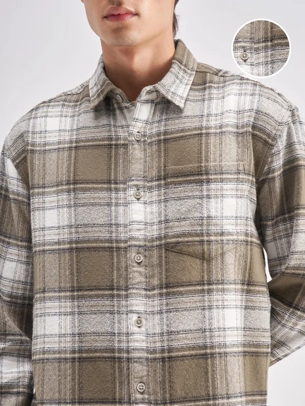 Highlander Men Beige Checked Relaxed Fit Casual Shirt