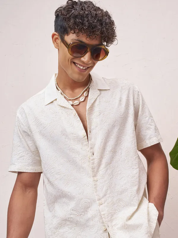 Highlander Men Cream Self Design Relaxed Fit Casual Shirt