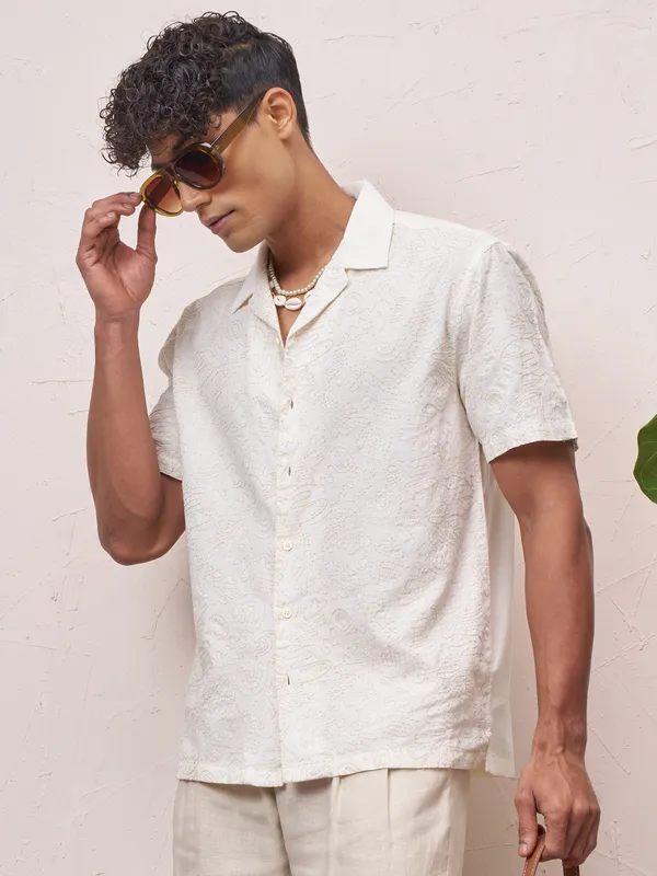 Highlander Men Cream Self Design Relaxed Fit Casual Shirt