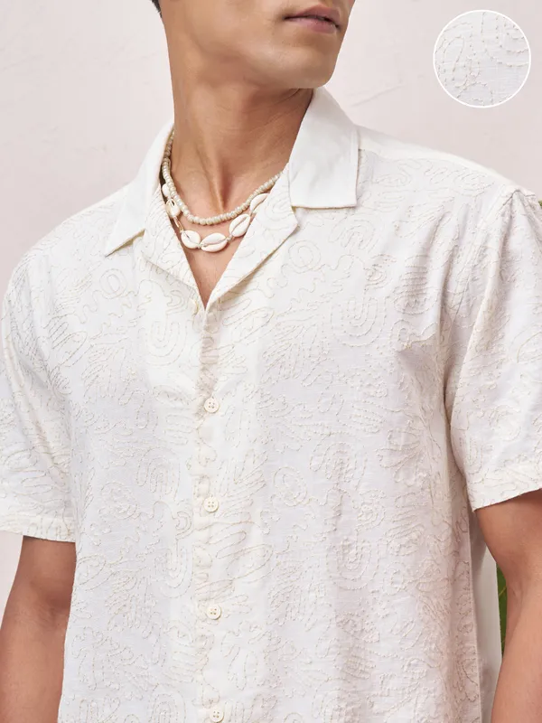 Highlander Men Cream Self Design Relaxed Fit Casual Shirt