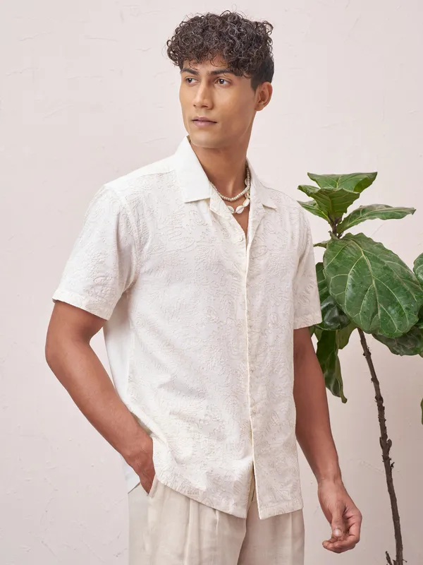 Highlander Men Cream Self Design Relaxed Fit Casual Shirt