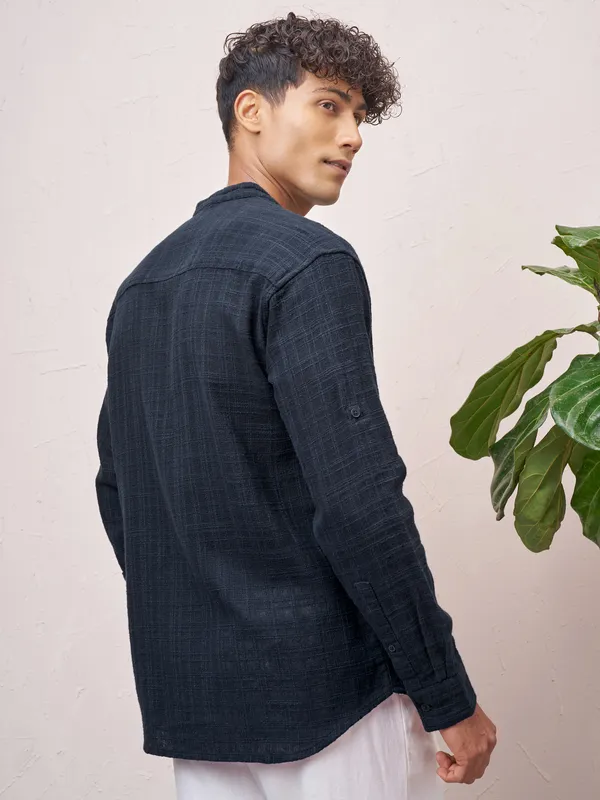 Highlander Men Navy Blue Checked Relaxed Fit Casual Shirt