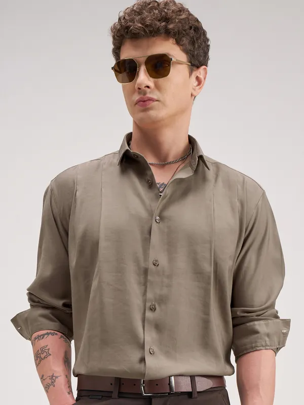 Highlander Men Khaki Solid Regular Fit Casual Shirt