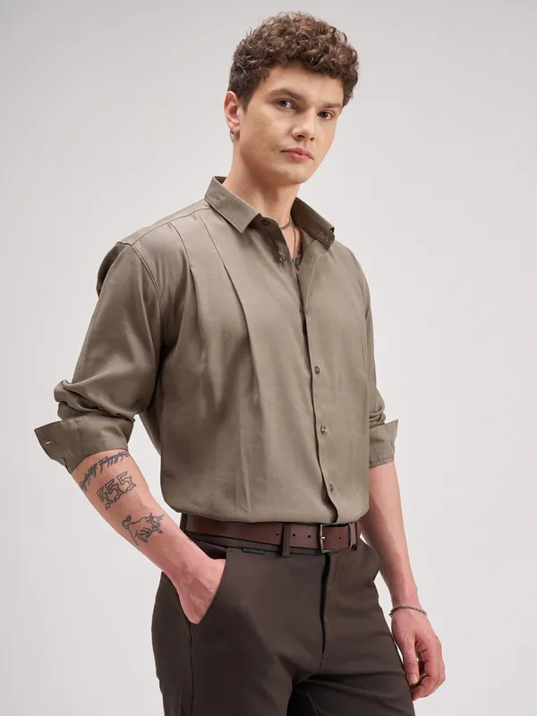 Highlander Men Khaki Solid Regular Fit Casual Shirt