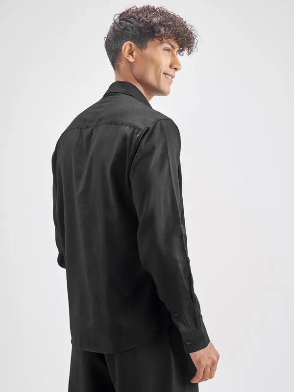 Highlander Men Black Solid Slim Fit Casual Shirt