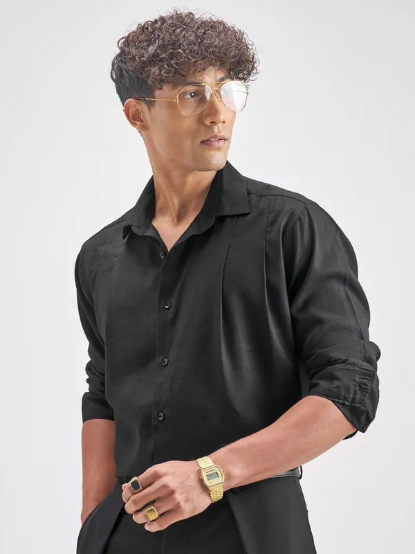 Highlander Men Black Solid Slim Fit Casual Shirt