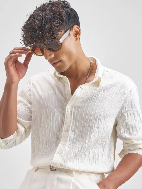 Highlander Men Cream Self Design Relaxed Fit Casual Shirt