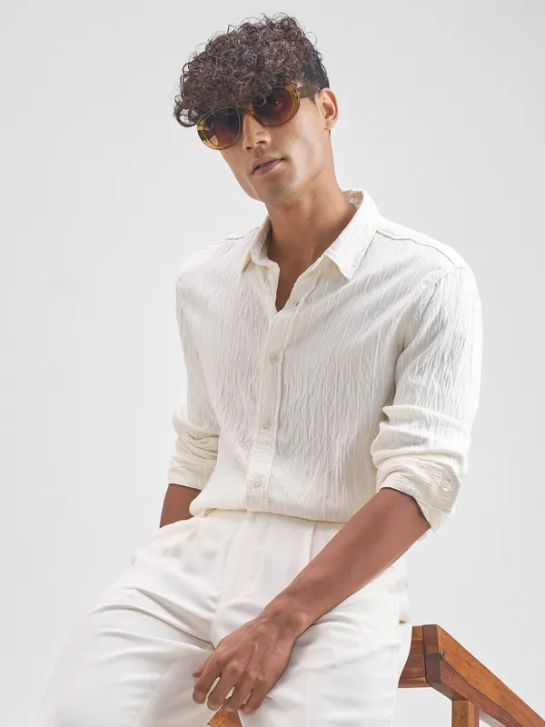 Highlander Men Cream Self Design Relaxed Fit Casual Shirt