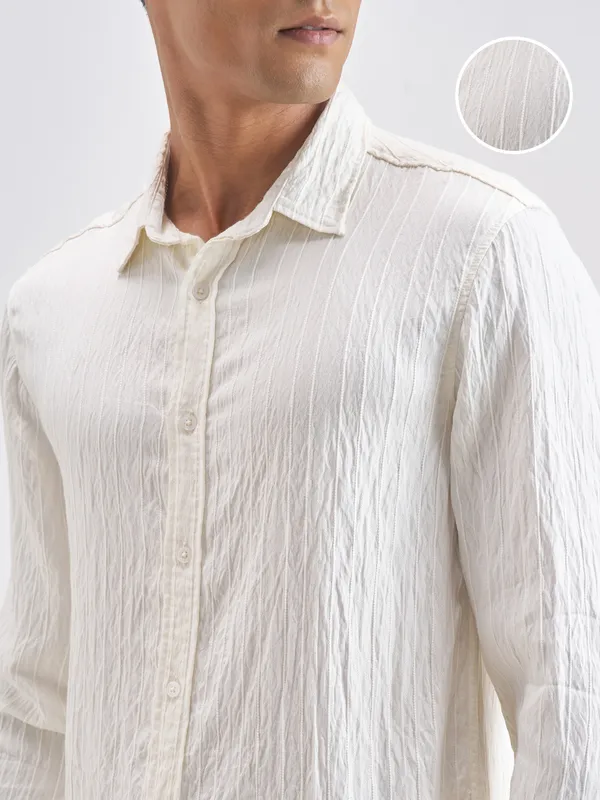 Highlander Men Cream Self Design Relaxed Fit Casual Shirt