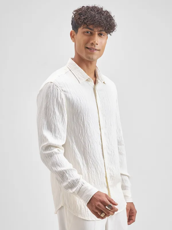 Highlander Men Cream Self Design Relaxed Fit Casual Shirt