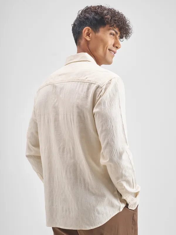 Highlander Men Cream Self Design Relaxed Fit Casual Shirt