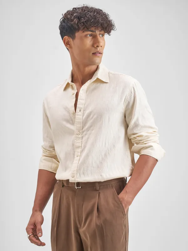 Highlander Men Cream Self Design Relaxed Fit Casual Shirt