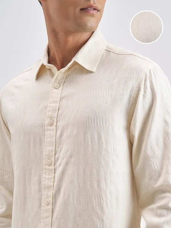 Highlander Men Cream Self Design Relaxed Fit Casual Shirt