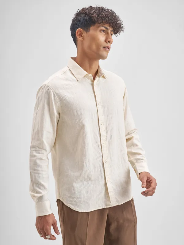 Highlander Men Cream Self Design Relaxed Fit Casual Shirt