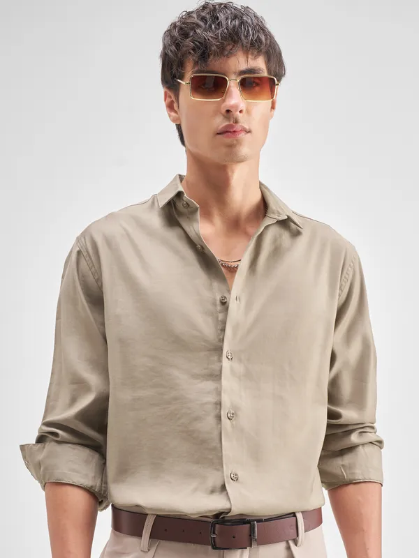 Highlander Men Tan Solid Slim Fit Casual Shirt