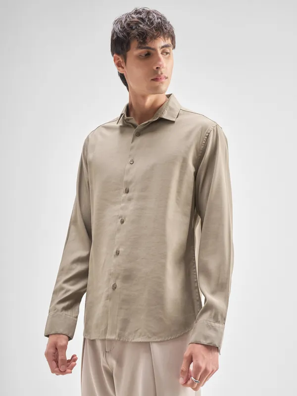 Highlander Men Tan Solid Slim Fit Casual Shirt