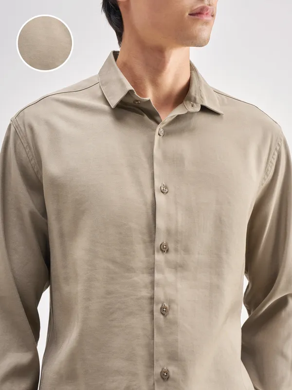 Highlander Men Tan Solid Slim Fit Casual Shirt