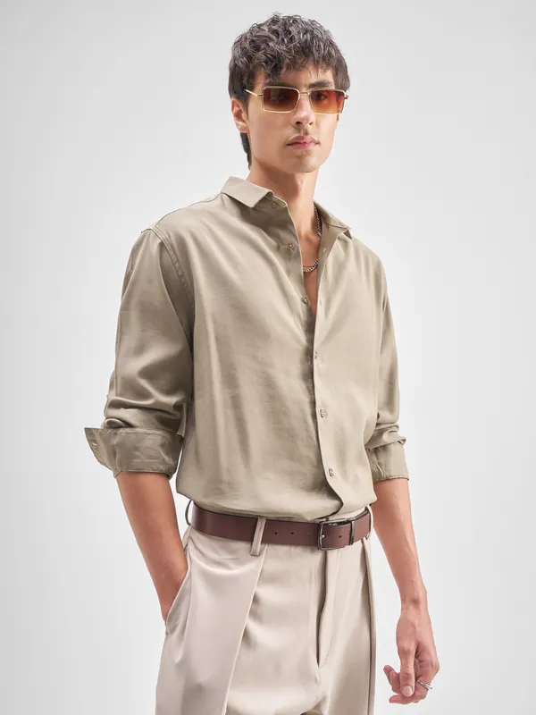 Highlander Men Tan Solid Slim Fit Casual Shirt