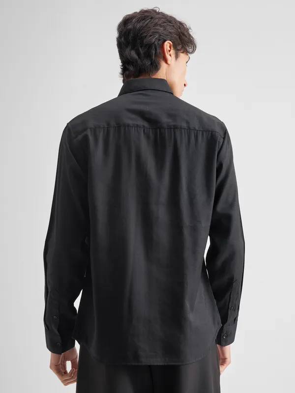 Highlander Men Black Solid Regular Fit Casual Shirt