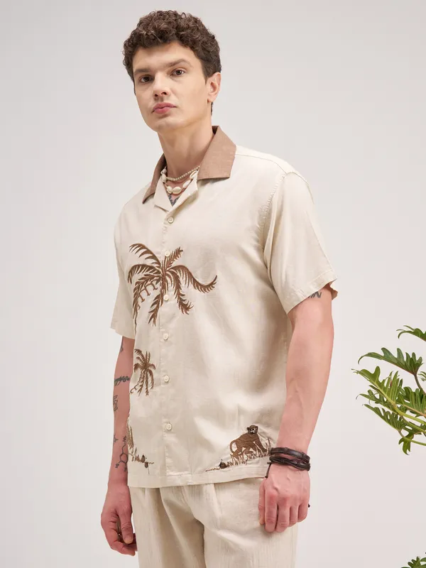 Highlander Men Cream Self Design Regular Fit Casual Shirt