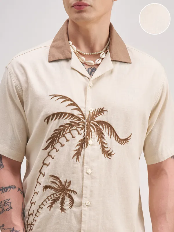 Highlander Men Cream Self Design Regular Fit Casual Shirt