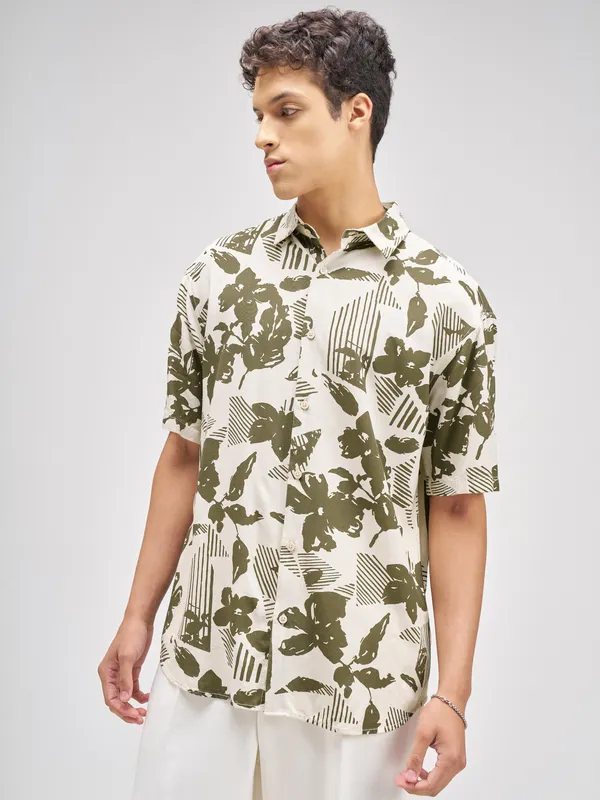 Highlander Men Green Printed Relaxed Fit Casual Shirt