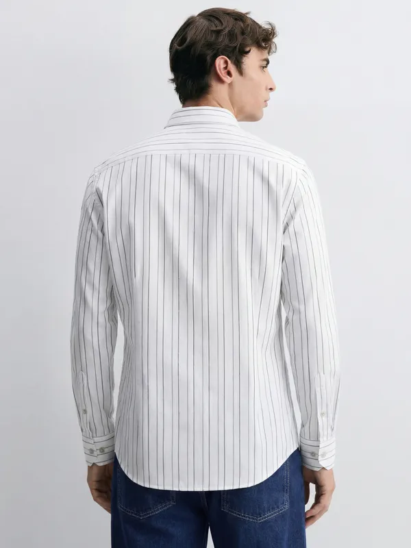 Highlander Men White Striped Slim Fit Casual Shirt