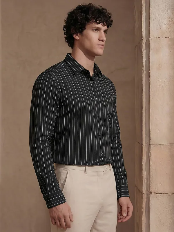 Highlander Men Black Striped Slim Fit Casual Shirt